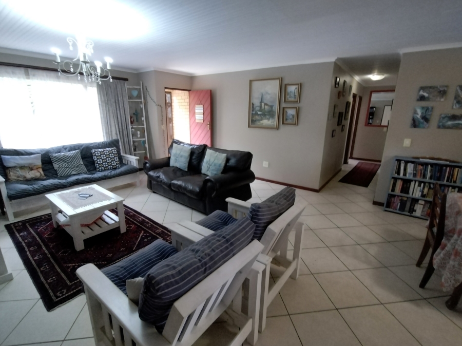 4 Bedroom Property for Sale in Noorsekloof Eastern Cape